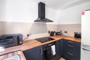 Refrigerador, microondas, horno, placa de cocina