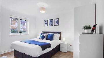 2 bedrooms, desk, iron/ironing board, free WiFi