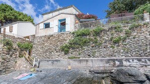 A stone house with a balcony, a staircase leading up to it, and a rocky foreground. - Casetta Ricci - Les Azedarachs II (Brando)