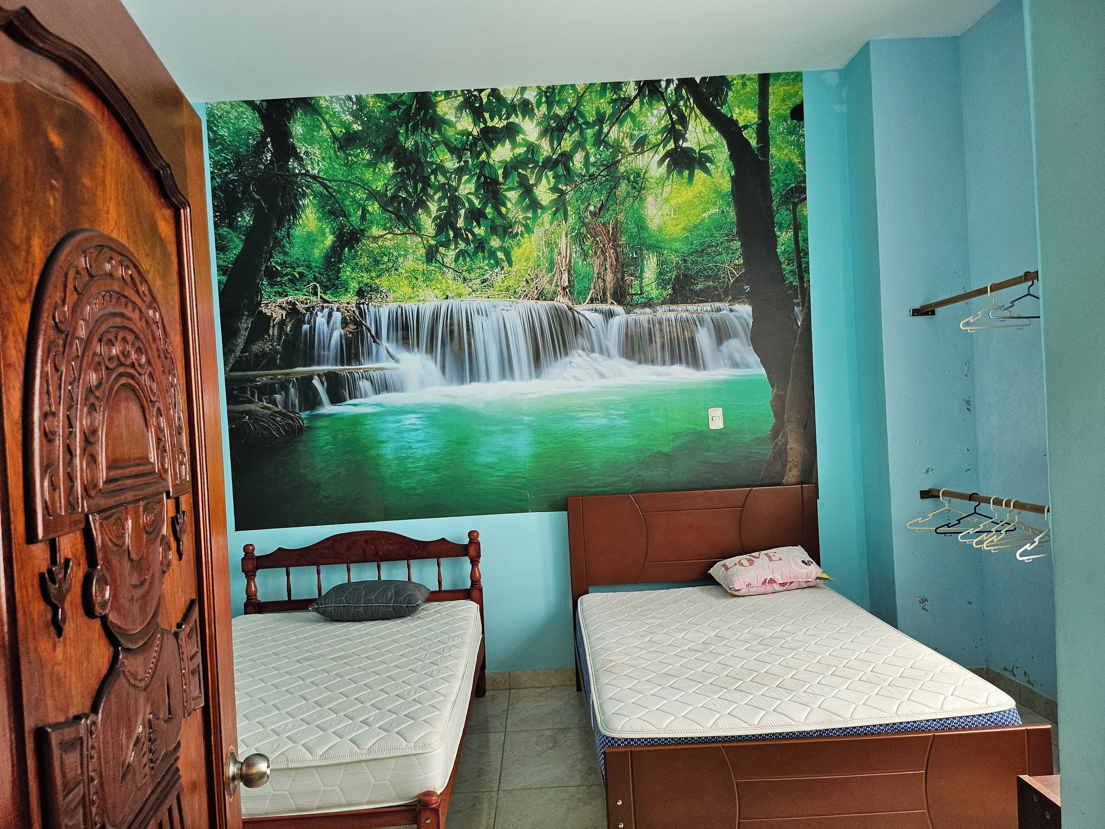 7 chambres, fer et planche à repasser, Wi-Fi, draps fournis