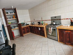 Microondas, horno y placa de cocina