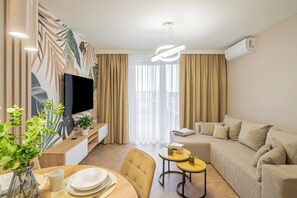 Apartment, Balcony, Courtyard View | Premium bedding, memory foam beds, individually decorated