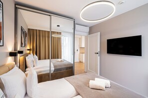 Departamento, balcón, vista al patio | Ropa de cama de alta calidad y camas con efecto memoria 