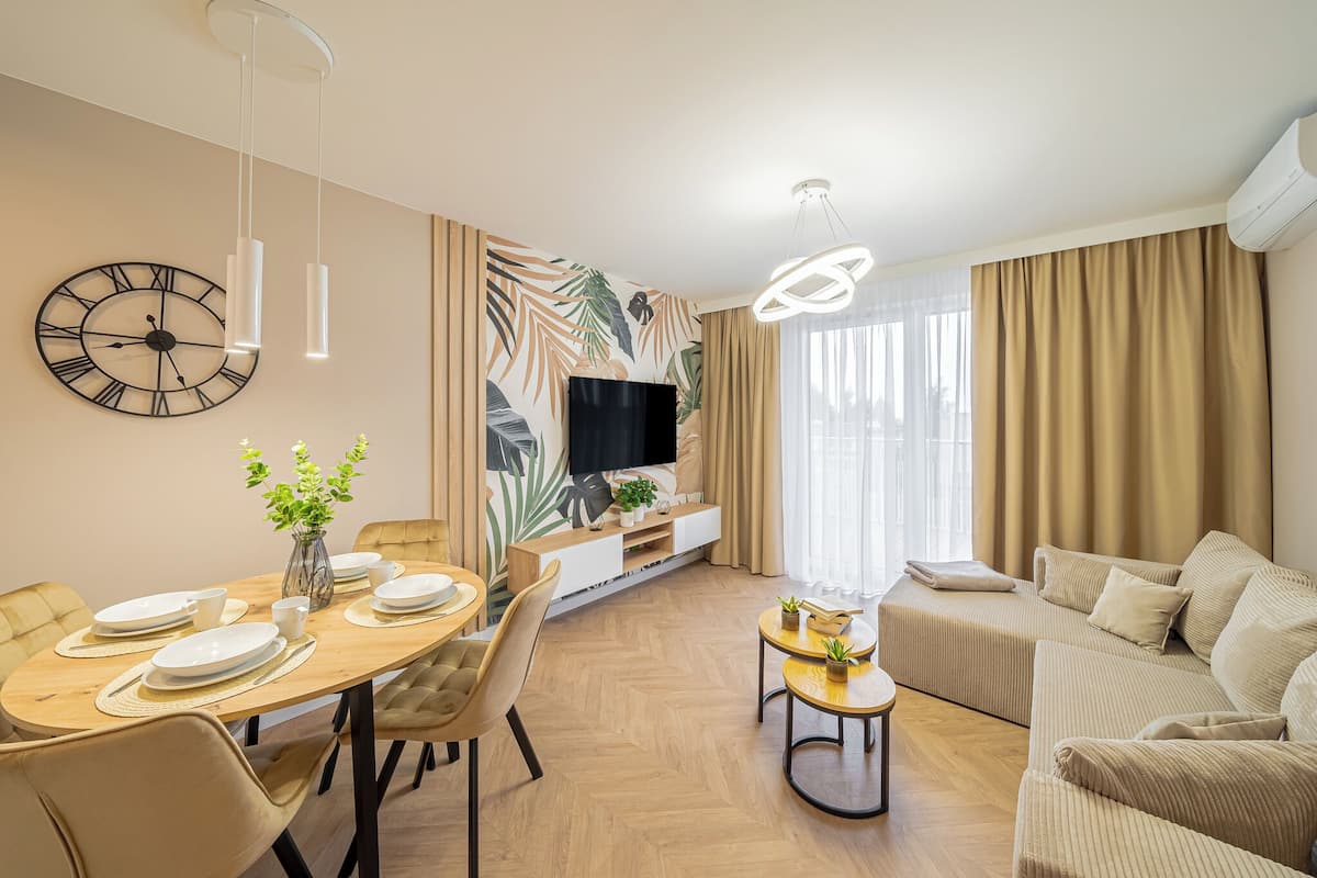 Apartment, Balkon, Blick auf den Innenhof | Hochwertige Bettwaren, Betten mit Memory-Foam-Matratzen