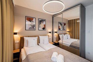 Departamento, balcón, vista al patio | Ropa de cama de alta calidad y camas con efecto memoria 