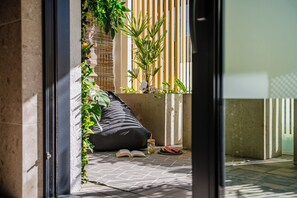 Hot tub, steam room, massages