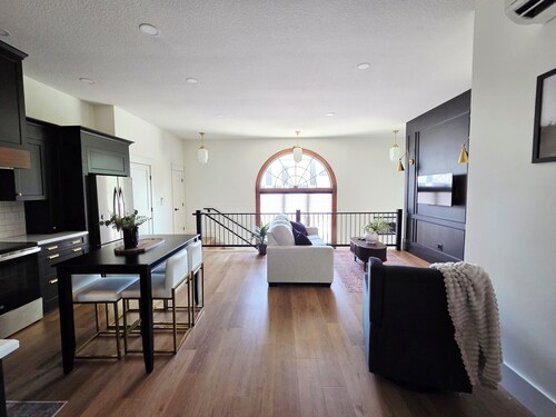 Stunning Church Apartment in downtown Bluffton. Only 25 min to Lima or Findlay.