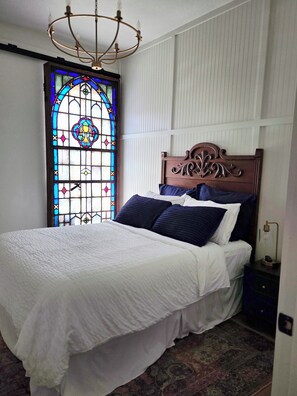2 bedrooms, iron/ironing board, free WiFi, bed sheets - Stunning Church Apartment in downtown Bluffton. Only 25 min to Lima or Findlay. (Bluffton)