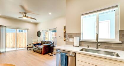 3 Mi to UC Davis: Retreat w/ Furnished Patio!