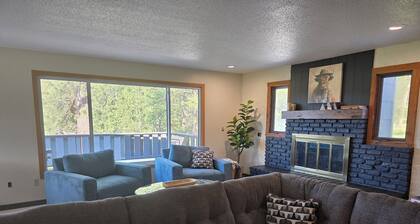 Bison Loft Suite- Trailers/UTV's/Bikers Welcome