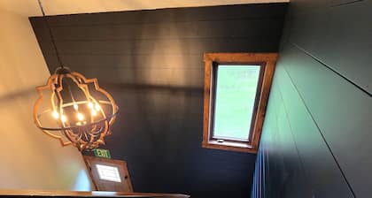 Bison Loft Suite- Trailers/UTV's/Bikers Welcome
