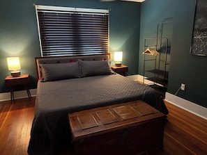 3 habitaciones, tabla de planchar con plancha, wifi y ropa de cama