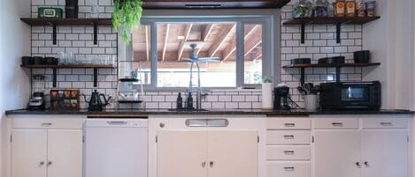 ميكروويف، فرن، موقد طهي مسطح، غسالة أطباق