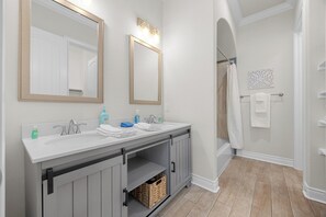 Bathroom -  Casa Bella "A"- LOVELY, New Duplex - North Shore Lake Travis (Lago Vista)