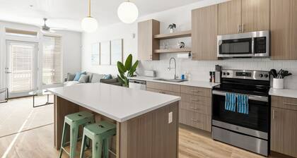 30 Min From All Ski Resorts! with Free Parking and Pool