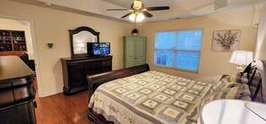 2 bedrooms, iron/ironing board, free WiFi, bed sheets