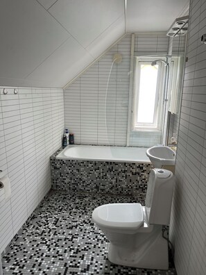 Handdukar, tvål och toalettpapper