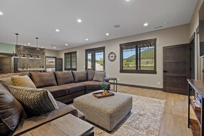 Interior - Luxury Black Hills Retreat (Sturgis)