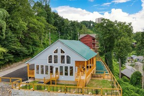 House (3 Bedrooms) | Interior - Hot Tub, Game Room & Views Near Downtown Gatlinburg Perfect Too by Avantstay (Gatlinburg)