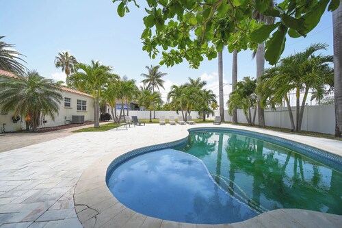 Hollywood Beach Bliss Villa Sleeps 10