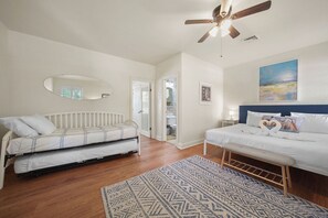 Iron/ironing board, free WiFi