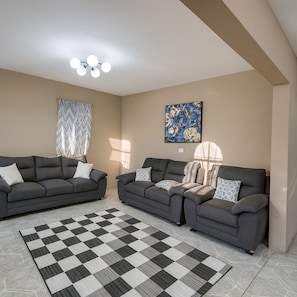 Deluxe Suite | Living area