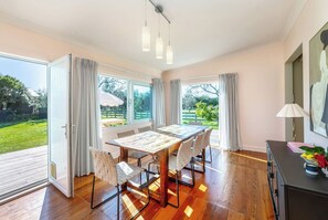 Dining - Walnut House Marty, Martinborough (Martinborough)