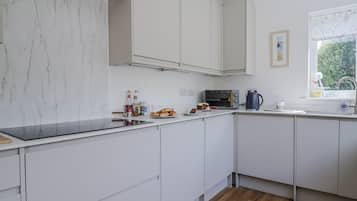 Dishwasher, cookware/dishes/utensils