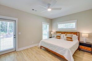 3 bedrooms, iron/ironing board, travel cot, Internet - Near 17 Springs Sports Complex: Millbrook Duplex! (Millbrook)