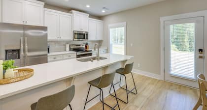 Near 17 Springs Sports Complex: Millbrook Duplex!