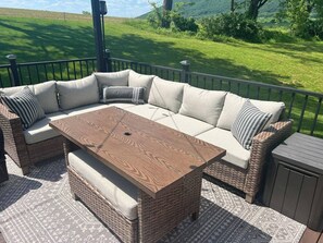 Outdoor dining - Tranquil 4-bedroom in charming Boalsburg, close to Beaver Stadium (Boalsburg)