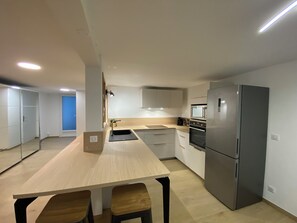 Fridge, microwave, oven, stovetop
