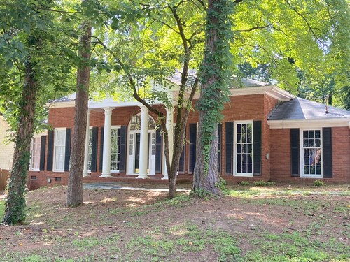 Welcoming 4-bedroom house in vibrant Buckhead Atlanta