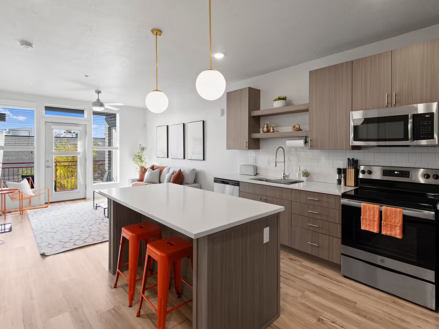 Refrigerador, microondas, horno y parrilla de estufa 