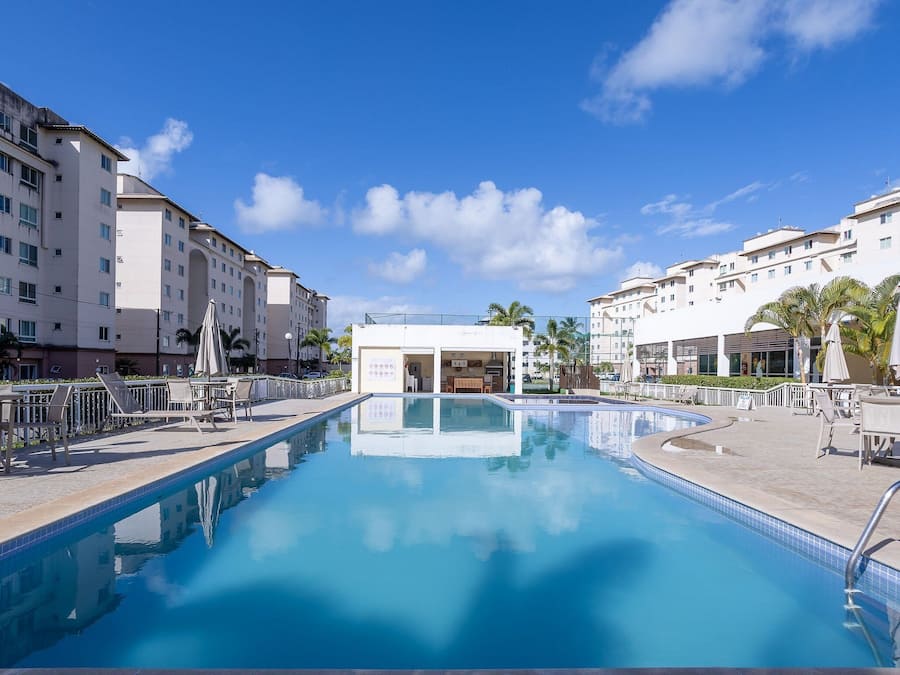 Apartamento básico | Piscina | Una piscina al aire libre