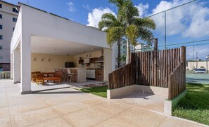 Basic Apartment | Outdoor dining