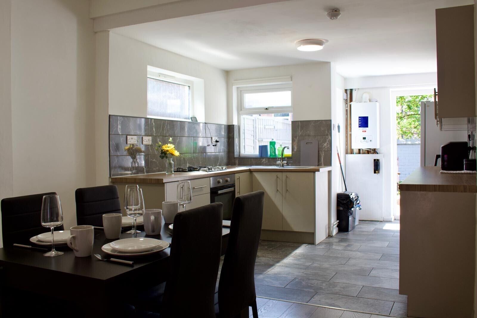 電冰箱、微波爐、烤箱、爐台