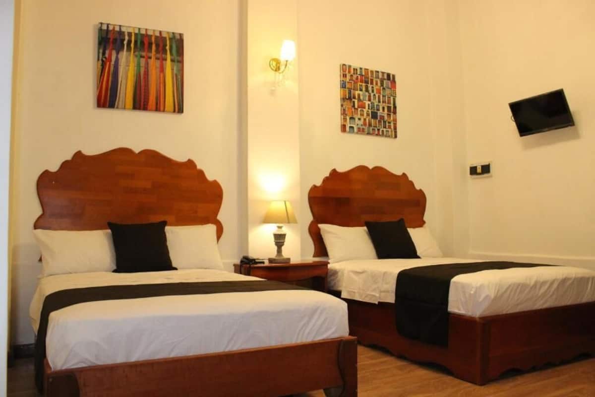 Quarto casal standard | Cofres nos quartos, Wi-Fi de cortesia
