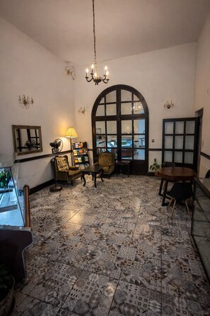 Lobby sitting area - Hotel Época (Belen)