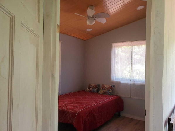 4 bedrooms, WiFi, bed sheets
