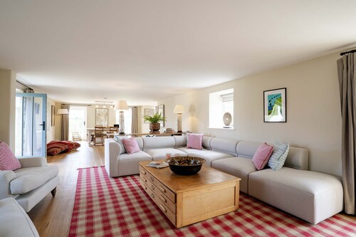 Barn conversion, Sleeps 6, Dog friendly