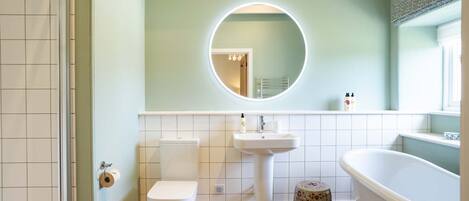 A bathroom with a toilet, sink, and bathtub.