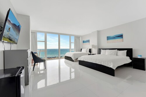2 Beds and a beach - Ocean Front
