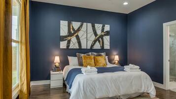 5 slaapkamers, een bureau, een strijkplank/strijkijzer, gratis wifi