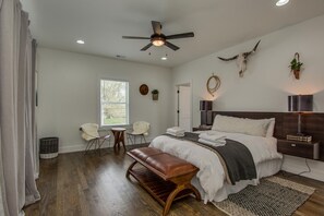 5 bedrooms, desk, iron/ironing board, free WiFi