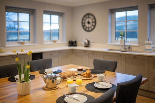Dining - Glen View - Highland retreat with Glen & river views (Inverness)