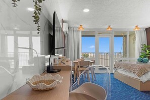 1 dormitorio, tabla de planchar con plancha, wifi y ropa de cama