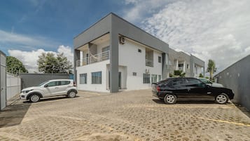 Basic Apartment | Exterior