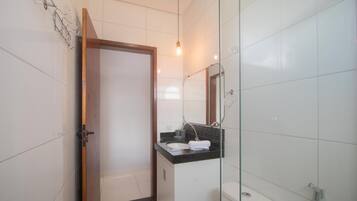 Basic Apartment | Bathroom