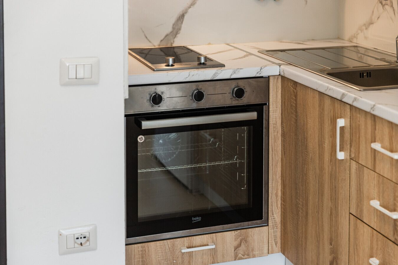 Kühlschrank, Ofen, Herdplatte, Toaster